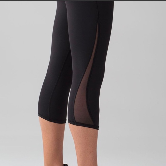 EUC Lululemon Train Times Crop (17") Black Size 6 - Picture 4 of 11